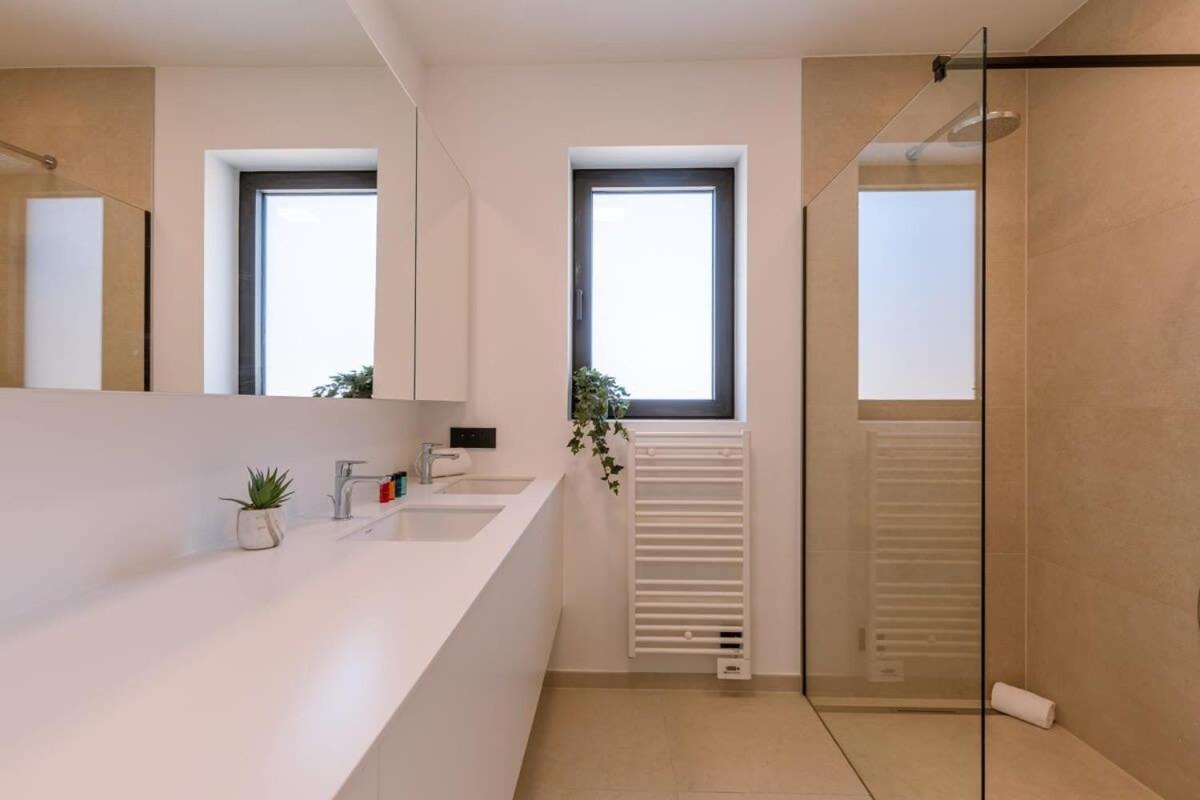 New, Luxurious And Modern Apartment With Private Parking Коксейде Экстерьер фото